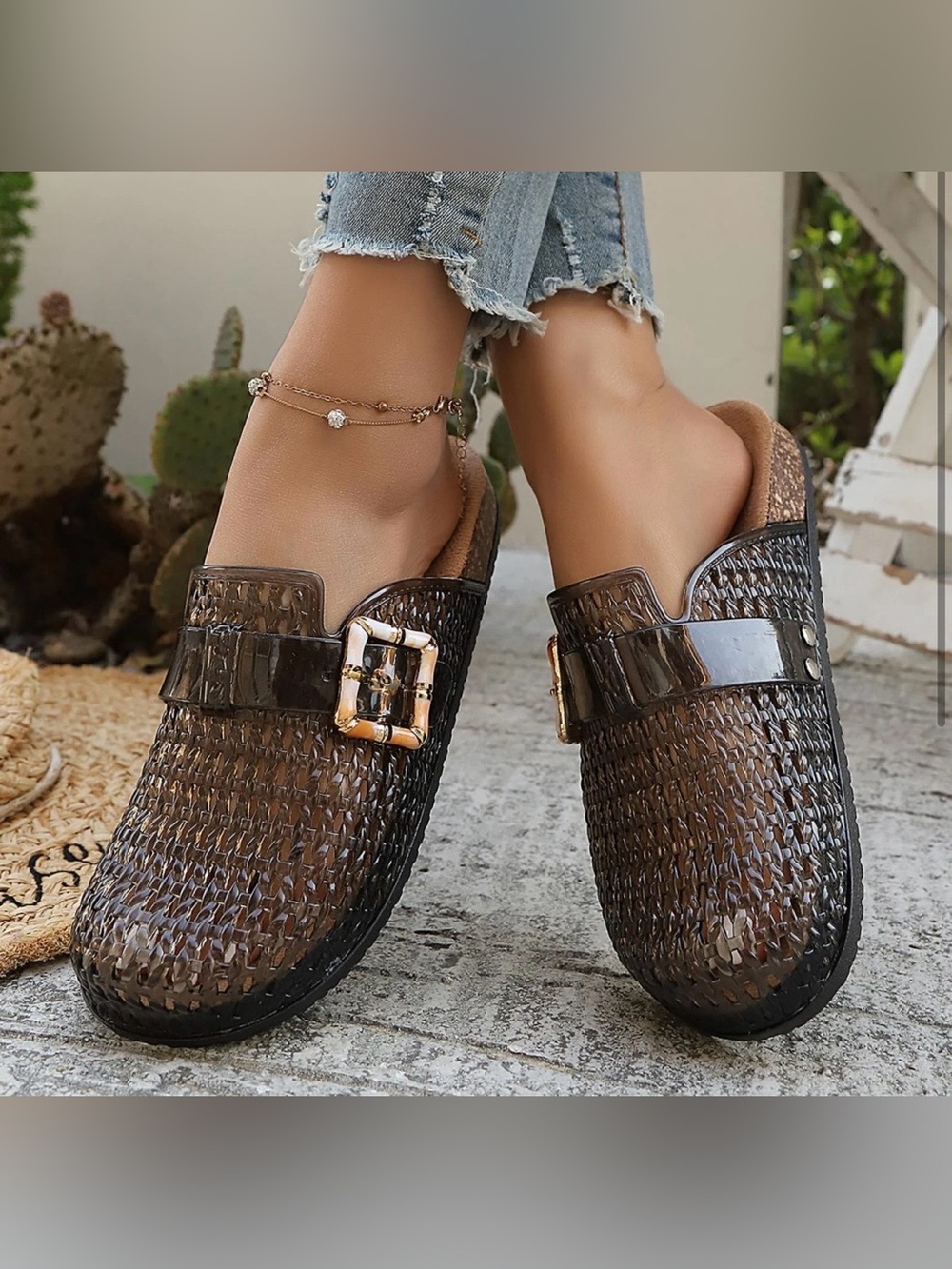 NWT Rouge Helium black woven jelly clogs with a cork footbed. 🖤🖤